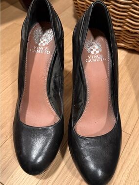 Vince Camuto Black Leather Round-Toe Pumps